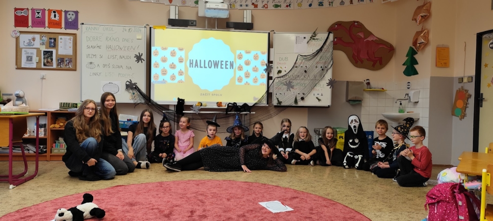 V 1. B jsme oslavili Halloween